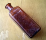 NEW YORK　ジャンク　茶色ブラウン　アンティーク ガラスボトル 瓶[ビン#2]